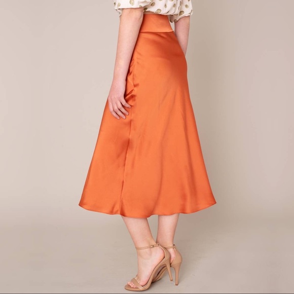 🆕 Satin A-Line Midi Skirt in Clay - Picture 6 of 7
